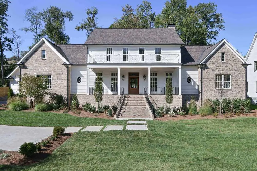 Roof repair service in Nashville